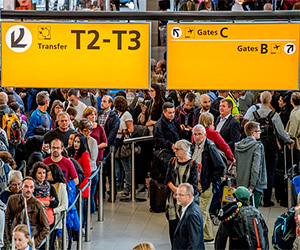 オランダ、スキポール空港は依然として混雑。利用の際は注意が必要。