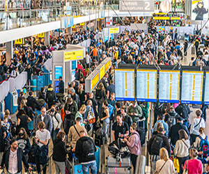 オランダのスキポール空港、4月と5月の混雑は昨年よりも緩和される見込み。それでも4月22日から5月14日までの間は利用者が多いことが予想されている。