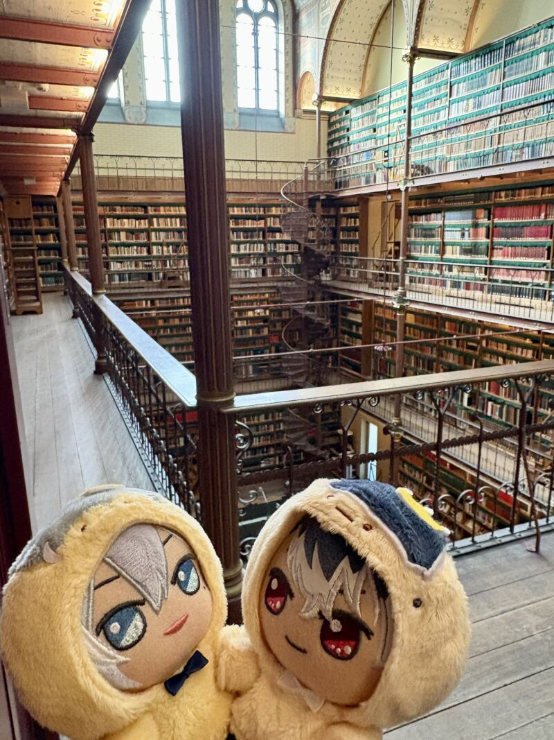 Image for the Tweet beginning: 先週末はアムステルダムに行ってきました！空港は何度か利用したことあるけど、街を観光したのは初めて✨
国立美術館はちゃめちゃに広くて周り方迷ってしまった。世界で一番美しいとも言われる図書館。圧巻だねぇ〜 