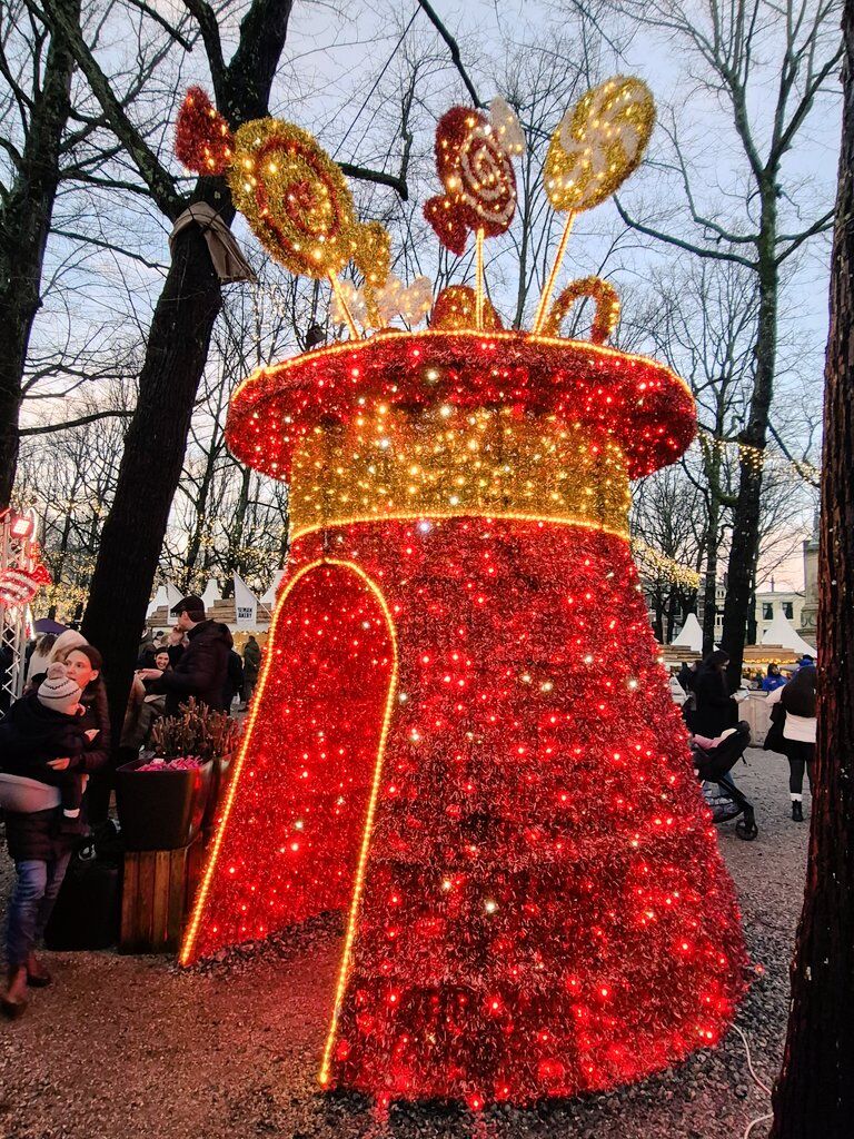 Image for the Tweet beginning: 🇳🇱デン・ハーグのクリスマスマーケット(クリスマス・フェア)も、今日の4日から始まった🎄🎅🎁✨

(去年の写真) 